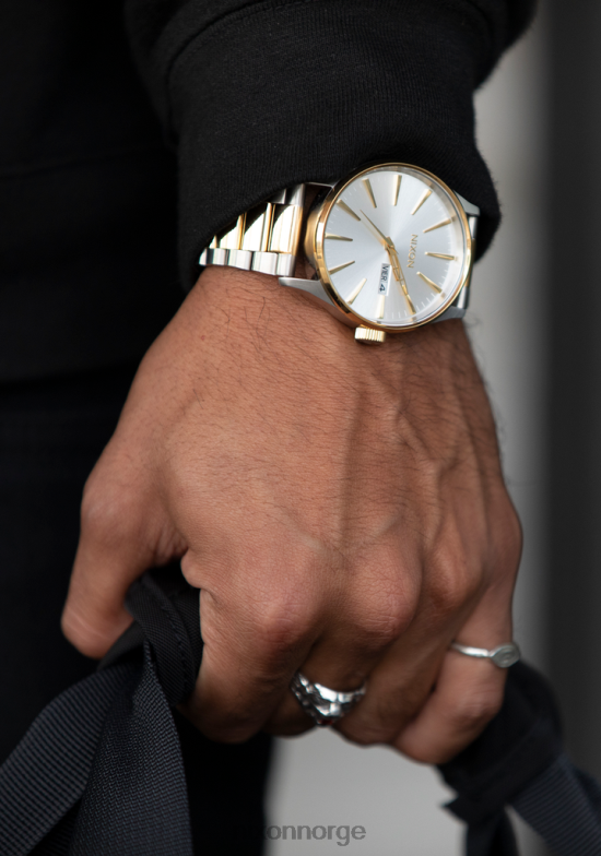 Nixon vakt i rustfritt stål 42H0X7 se sølv/gull