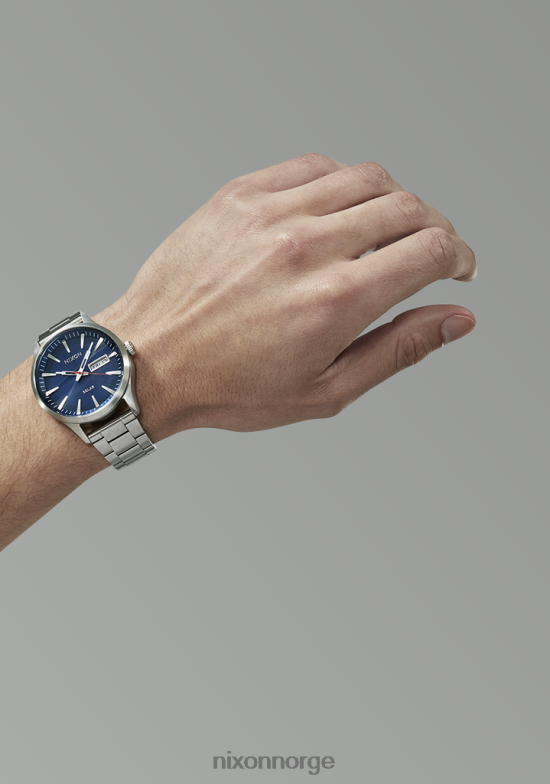 Nixon vakt solenergi rustfritt stål 42H0X96 se marine solstråle/sølv