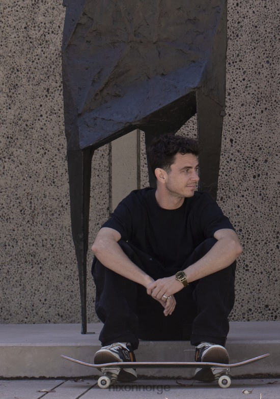 Nixon vakt solenergi rustfritt stål 42H0X97 se helt gull/svart